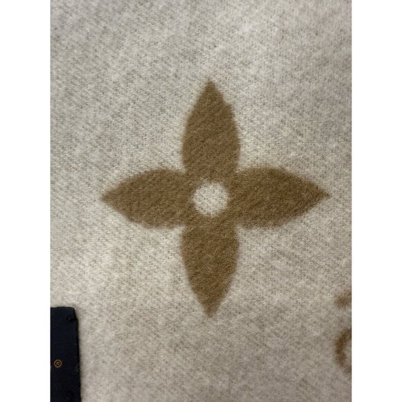 LOUIS VUITTON Monogram Reversible 100% Cashmere Scarf In Cream & Caramel Made In - Picture 7 of 8